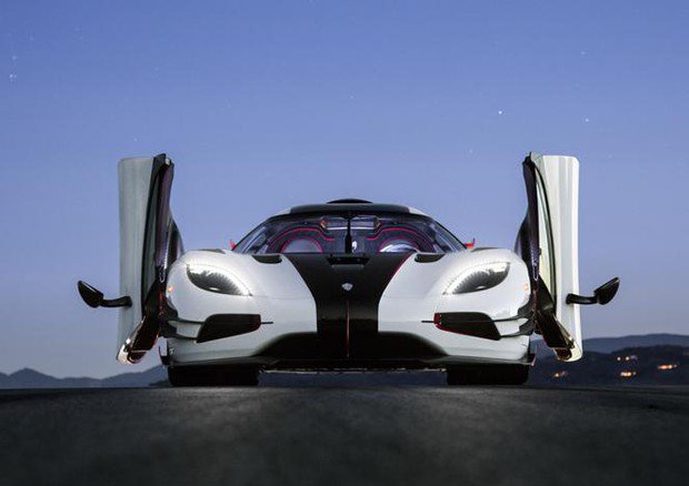 FiocchiAuto's tweet photo. #fiocchiauto #effeauto l'auto usata più cara del mondo #Koenigsegg One https://t.co/l8pRZCDqrQ