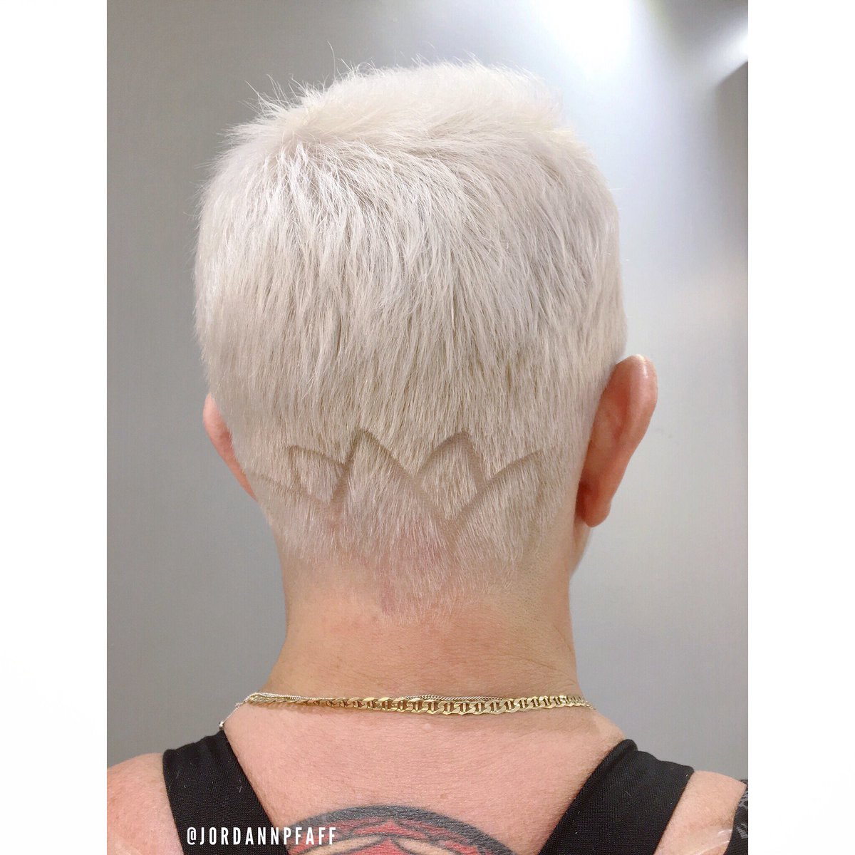 jordan_clique's tweet photo. Lotus Flower Love 😍😍 #undercut #undercutdesign #undercutnation #hairtattoo #hairinspo #hairtrends #kwhairsalon #dtk #kwawesome #wrawesome https://t.co/TcCn1NKnI7