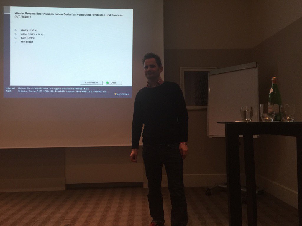 HamidrezaHoss's tweet photo. @RobertJaenisch erläutert: die Zeit ist reif für digitale & vernetze Produkte und Services @ioxlab #advancy #advancy https://t.co/Acc9Gl6UYc