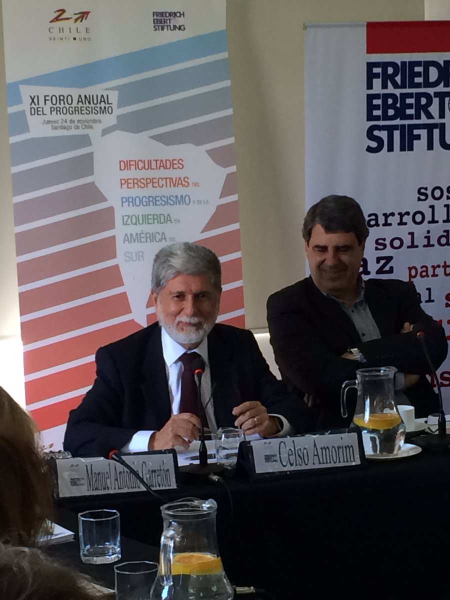 CHILE_21's tweet image. Celso Amorim plantea  preocupación por amenaza de falta de integración  entre los países  de la región #forodelprogresismo
