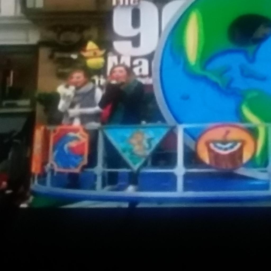 dulce_powell's tweet photo. Maddie and tae was just on the macy's thanksgiving parade. https://t.co/NlF3G9F0mt