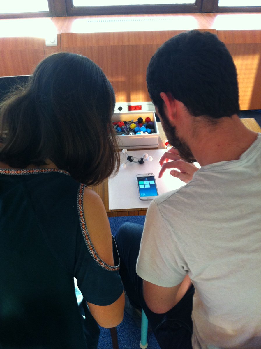 AnneLautrou's tweet photo. Hier, les étudiants de @licencefdv testaient le jeu en réalité augmentée #molecules. Des retours, du fun et des bugs. Merci à eux ! #gamedev https://t.co/tdlWoi2NHK