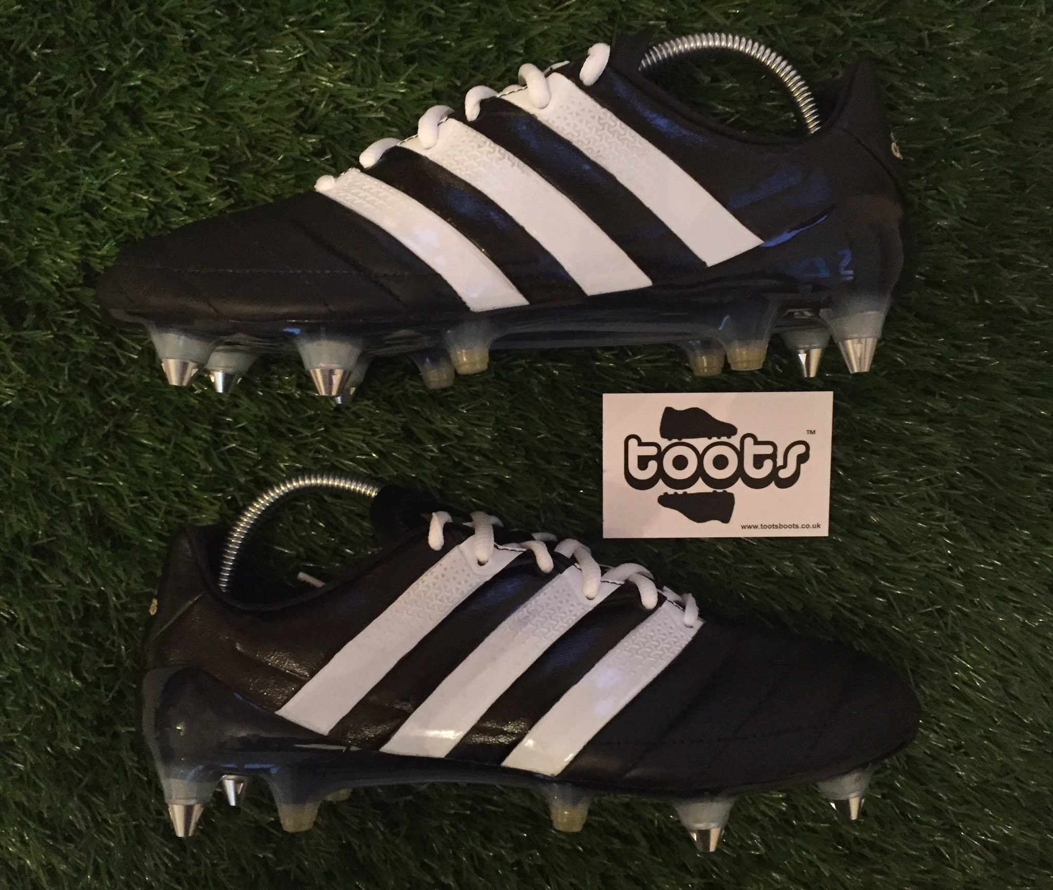 tootsboots on Twitter: "Adidas Ace 16.1 SG Leather, Custom BlackOut with tootsboots Performance Laces UK8 just £114.99 including delivery!! #BlackOutFriday https://t.co/1HeiqDxUTJ" /