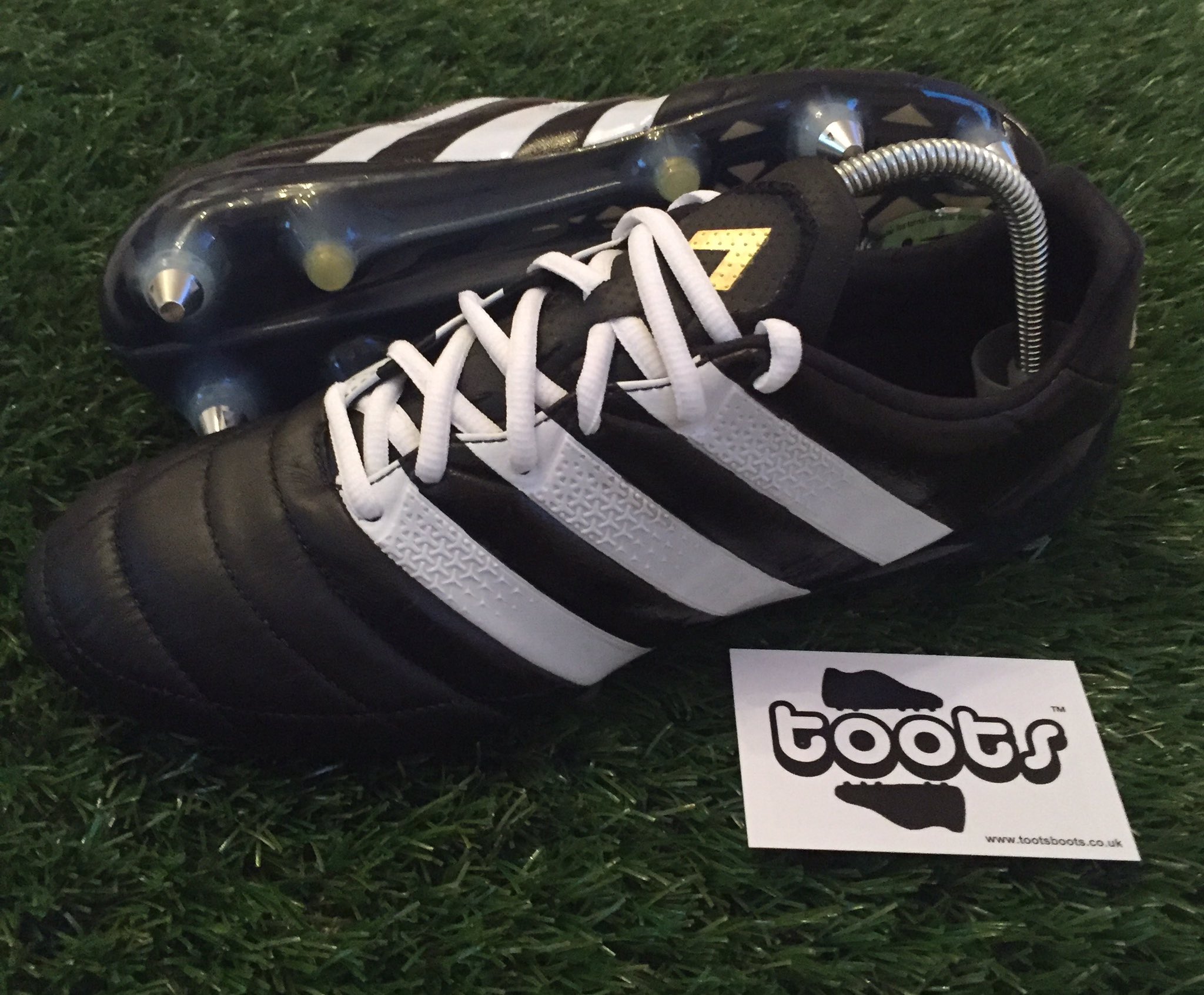 colegio transacción Etapa tootsboots on Twitter: "Adidas Ace 16.1 SG Leather, Custom BlackOut with  tootsboots Performance Laces UK8 just £114.99 including delivery!!  #BlackOutFriday https://t.co/1HeiqDxUTJ" / Twitter