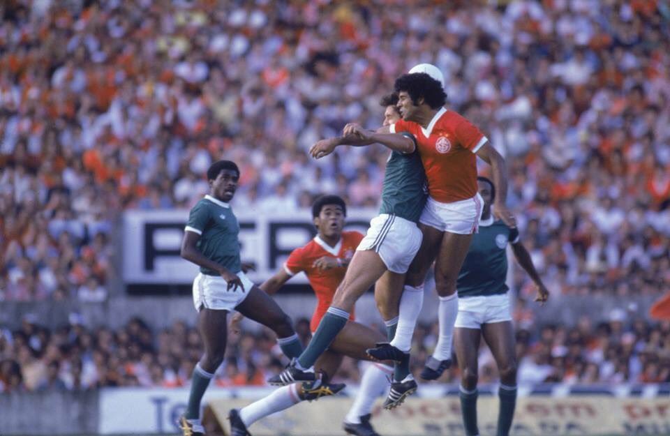OldFootball11's tweet photo. #Internacional v #Palmeiras (1979).
#Pires #Bira #Polozzi #Valdomiro and #BetoFuscão. https://t.co/NWfth0zPRt