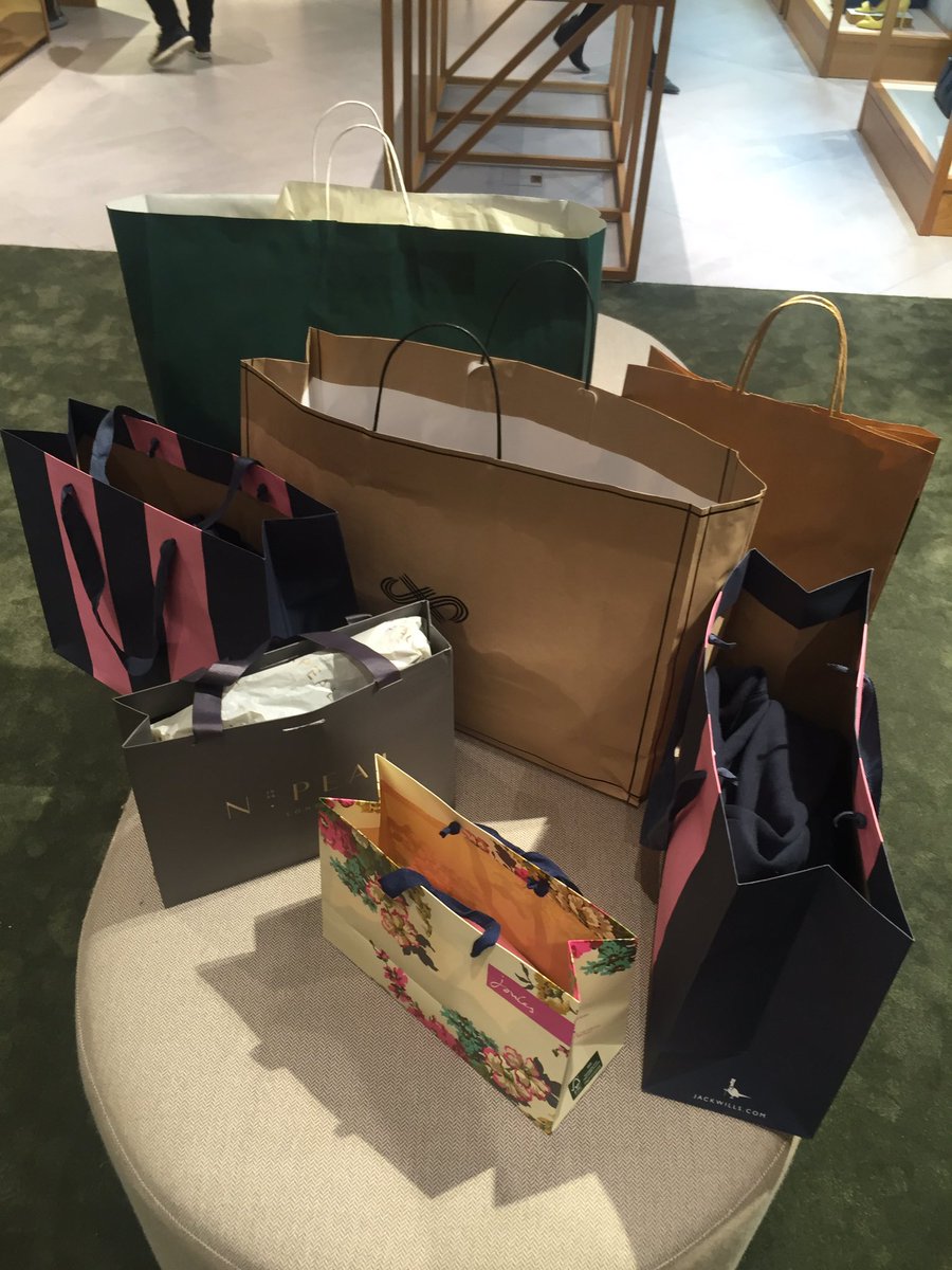 bairbrepower's tweet photo. Productive night shopping @KildareVillage after #mistletoemag @Independent_ie #privateshopping #readerevent #UnwrapHappy #joy #christmas https://t.co/MtChQAcjMP