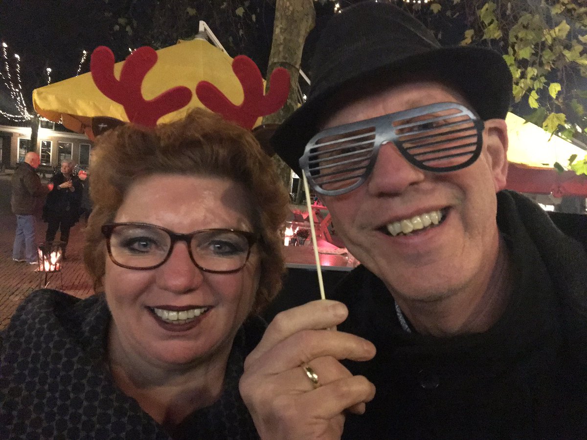 devierbroers's tweet photo. De gasten zijn gearriveerd. We kunnen van start! #wildavond https://t.co/f3pg5swLGg