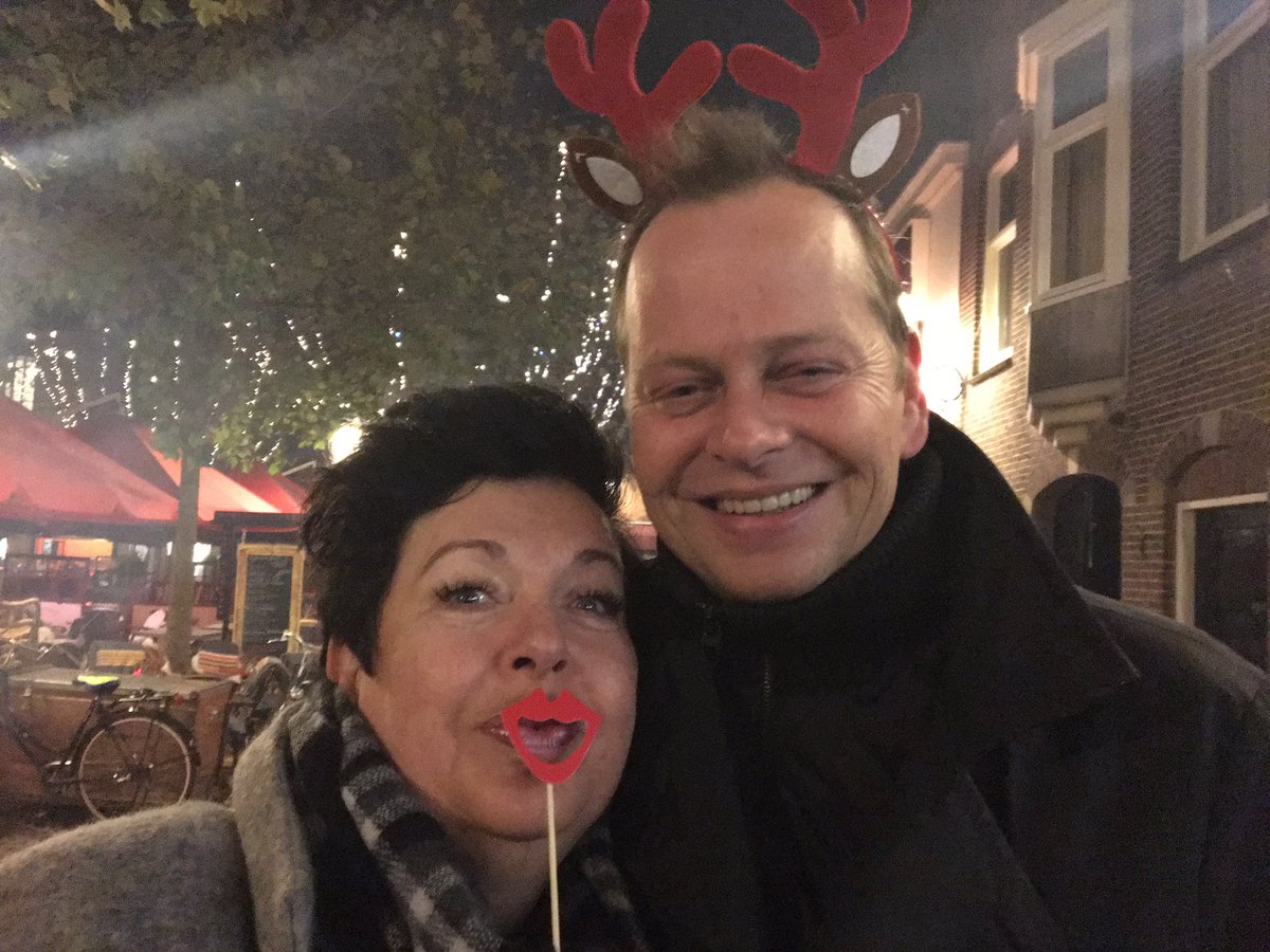 devierbroers's tweet photo. De gasten zijn gearriveerd. We kunnen van start! #wildavond https://t.co/f3pg5swLGg
