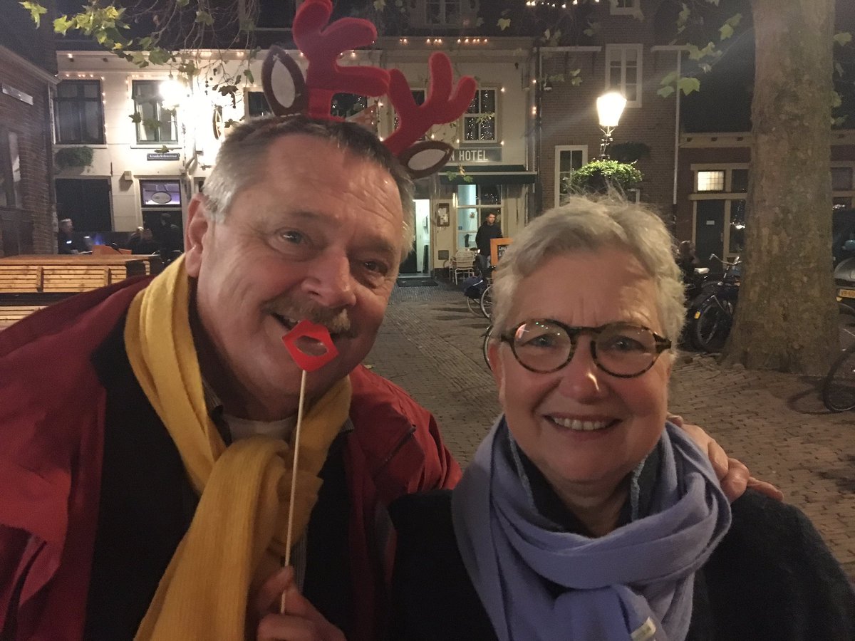 devierbroers's tweet photo. De gasten zijn gearriveerd. We kunnen van start! #wildavond https://t.co/f3pg5swLGg