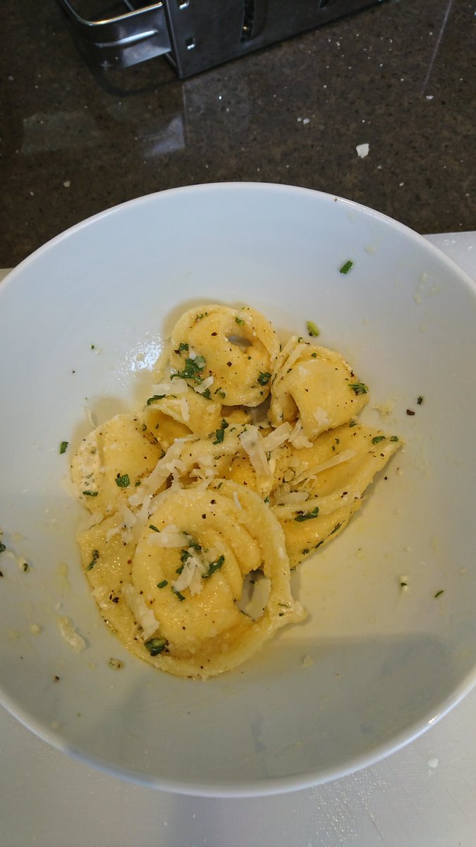sgfgee's tweet photo. @billy_grinsted @BraxtedCookery Excellent day making pasta today. Had an fun time. Billy &amp; his ladies were brilliant. Thank u! #cooking https://t.co/KiaoiS19Nl