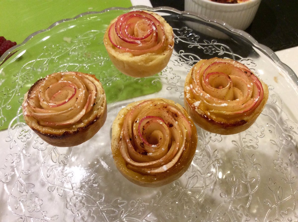 mellemparis's tweet photo. Sublimer le plus simple, tarte aux pommes fleur #LGNeoChef #marmiton #battleinthekitchen https://t.co/EauekKyQkq