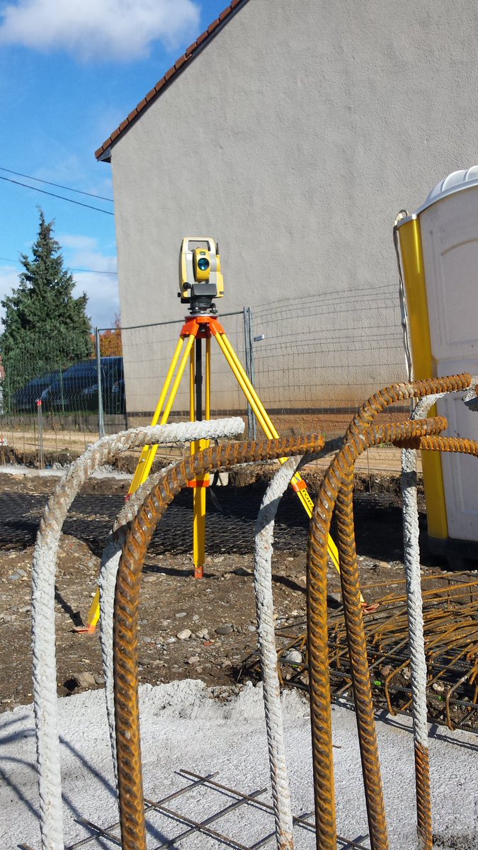 matthieubercher's tweet photo. Implantation de bâtiment avec la station #TOPCON DS
#TP #TOPOGRAPHIE #BATIMENT @TopconFrance #BIM #MAGNETFIELD https://t.co/6hGyeIB45S