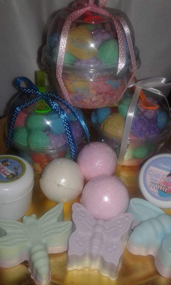 Alaine23's tweet photo. Summer Salad Fizzers for a nice relaxing bath @blendbox and great sponsor of #MrsAfrica #SheIsAfrica #blendboxSA @_Mrs_Africa https://t.co/4D8eA1PBID