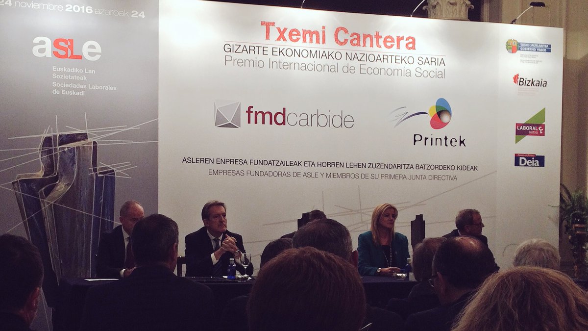 txesalaespada's tweet photo. Un placer entregar el premio Txemi Cantera de Economía Social a #fmdcarbide y #printek.
@aslenews https://t.co/VpSGUCgiU9