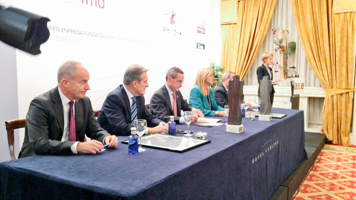 txesalaespada's tweet photo. Un placer entregar el premio Txemi Cantera de Economía Social a #fmdcarbide y #printek.
@aslenews https://t.co/VpSGUCgiU9