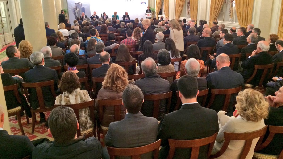 txesalaespada's tweet photo. Un placer entregar el premio Txemi Cantera de Economía Social a #fmdcarbide y #printek.
@aslenews https://t.co/VpSGUCgiU9
