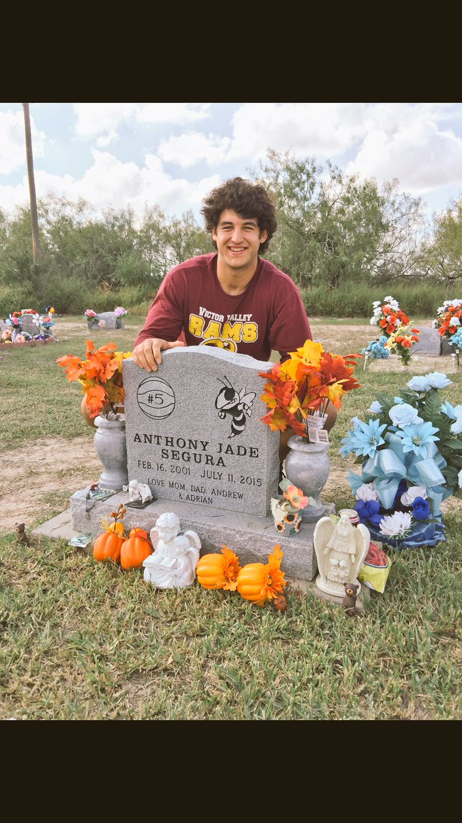 GrindForGod's tweet photo. In my Heart, I will always #PlayFor9 🏈🐝 https://t.co/ZS8LugQfwv
