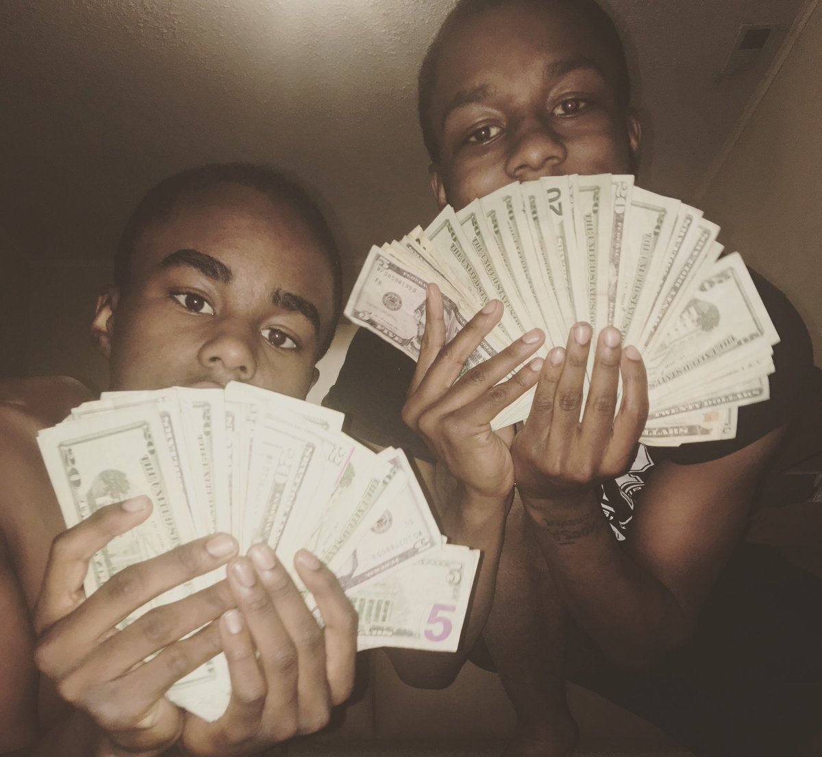 ryncashytc's tweet photo. Happy thanksgiving from my mother child's 😂😂💯💯💯💯💯 https://t.co/QjIAlFyz2G