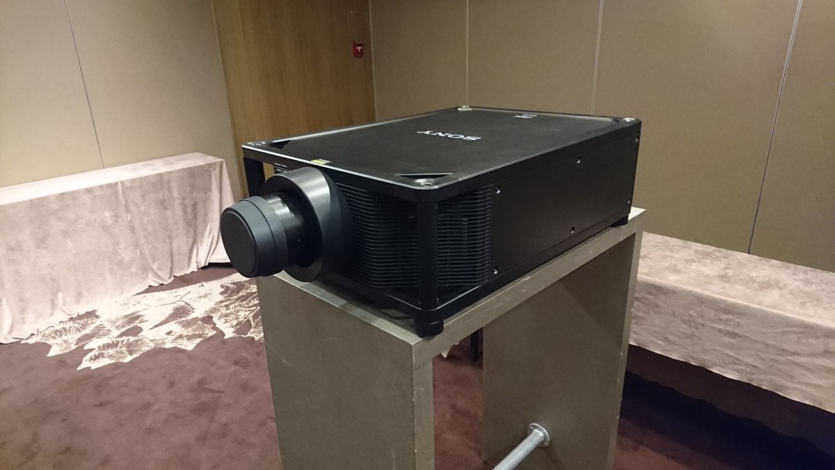 n_alexiadis's tweet photo. Couldn't keep it in its flightcase any longer. Looking forward for the show #Sonyis4K #hes2016 #VW5000 https://t.co/i5ii0n800e
