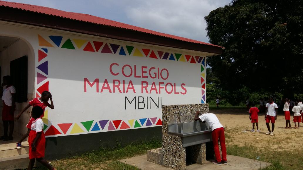 cristina_mm73's tweet photo. Hoy llegamos al Colegio María Ráfols #Mbini con #ClasesModelo y formación del profesorado #Labuenaclase @AECID_es @ecatolicas @trilemaedu https://t.co/s0jYCfBmgc