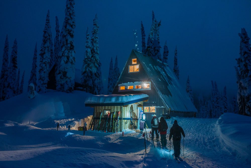 hardwear's tweet photo. There's nothing like good snow, good friends and a warm little cabin in the mountains. Happy Thanksgiving! https://t.co/1Bfl0hIzOo