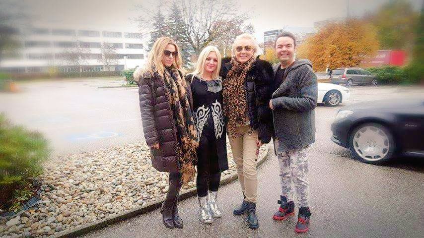 Melisa_Smriko's tweet photo. #posebno #draga #uspomena #Linz #Austrija #HDSV💎👍🎵🎶⭐ https://t.co/gQYaM0xDvj