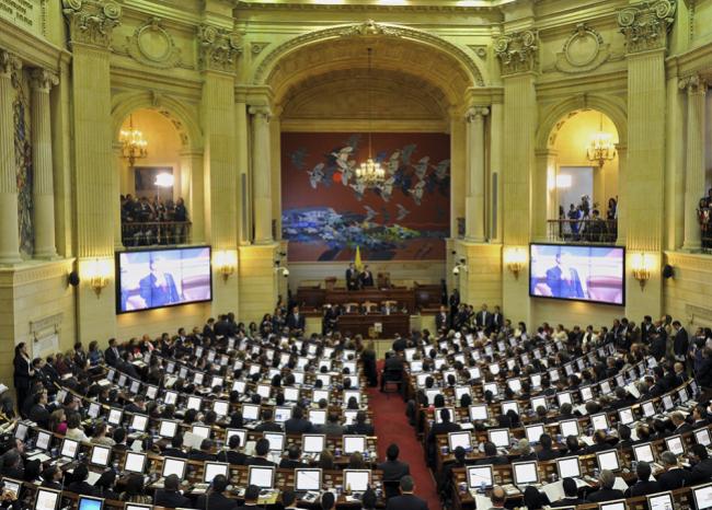 UltimaHoraBLU's tweet photo. #ATENCIÓN Cámara aprobó debate para la refrendación del acuerdo para el 29 de noviembre https://t.co/gTyY6lRAp1 https://t.co/pKm3kGhVLL