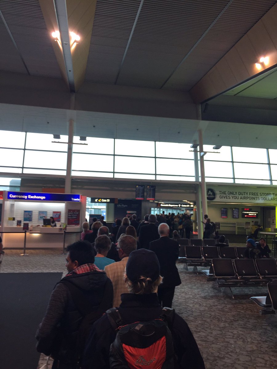 garyallanNZ's tweet photo. @FlyAirNZ this is half domestic cue https://t.co/geb3rv582U