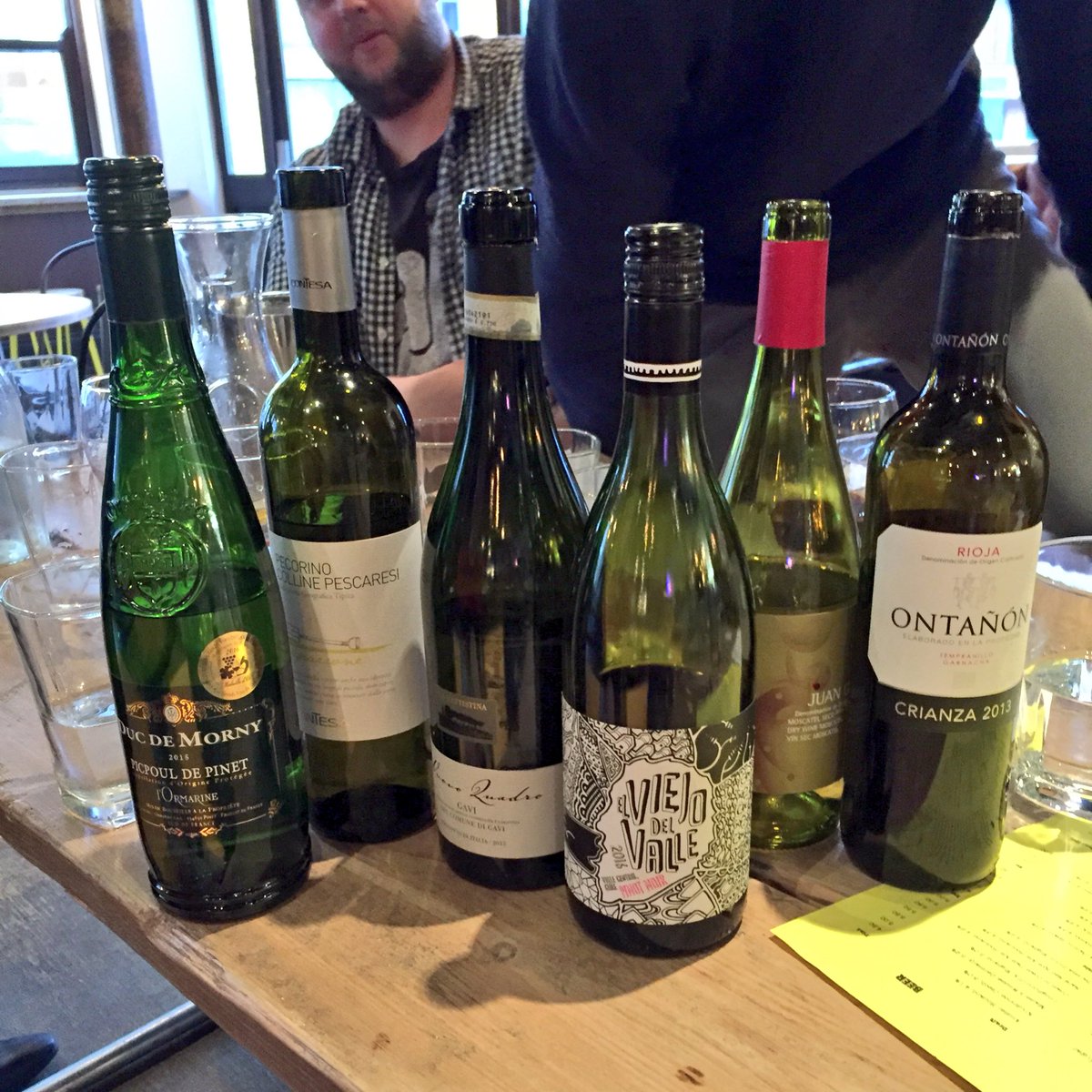 zoewine's tweet photo. Great to taste with @lostbattersea today! #WineTasting #WineTraining 🍷🍷🍾🍾 https://t.co/aozxI7oHMn