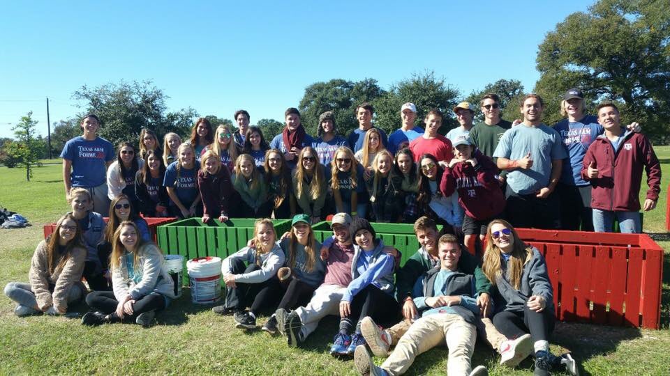 TAMUforme's tweet photo. Thankful for the FORME fam! https://t.co/nmufbfmWUK