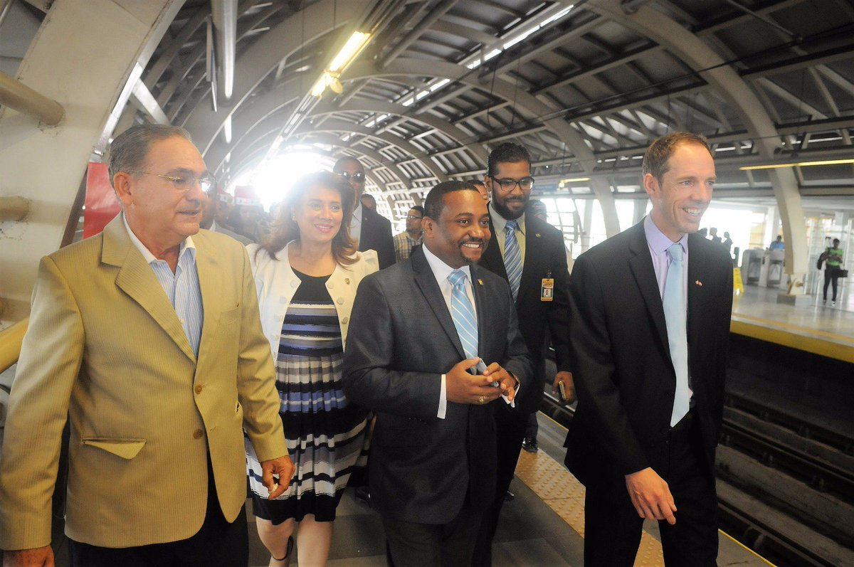 AlcaldiadeSDN's tweet photo. Embajador de Canadá y Alcalde @RENEPOLANCO  recorren Villa Mella en Metro de santo Domingo. https://t.co/hUYes31Jly