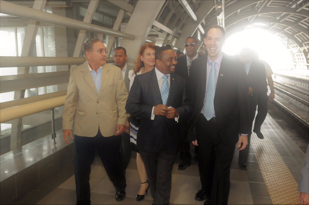 AlcaldiadeSDN's tweet photo. Embajador de Canadá y Alcalde @RENEPOLANCO  recorren Villa Mella en Metro de santo Domingo. https://t.co/hUYes31Jly