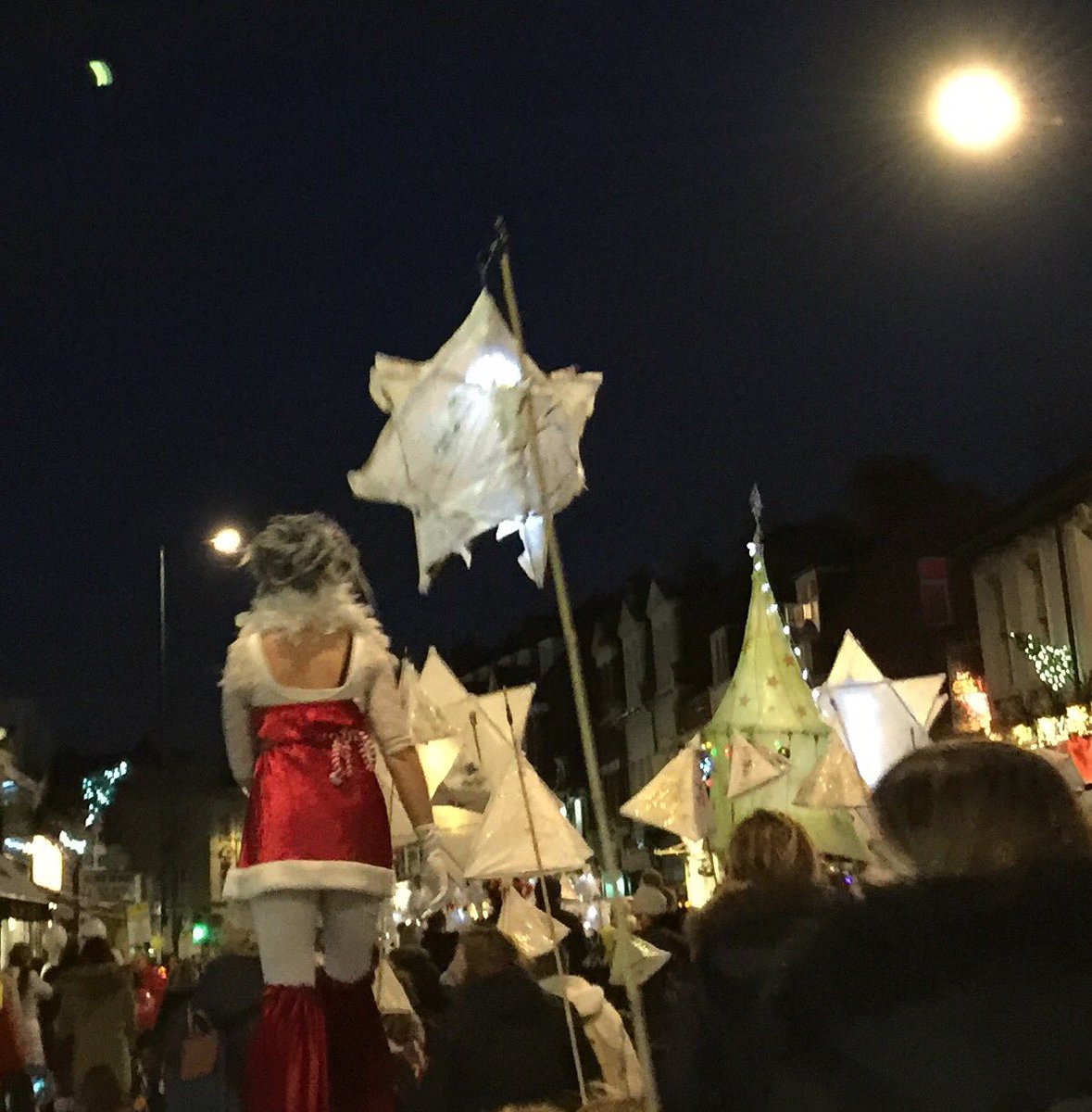 Vidatherapy_spa's tweet photo. @The_Local_Card @Teddington_Town terrific #lanternprocession tonight #Causeway #ChurchRd #Broad St well done all #Teddingtoncommunity https://t.co/FzYJeDWS6z