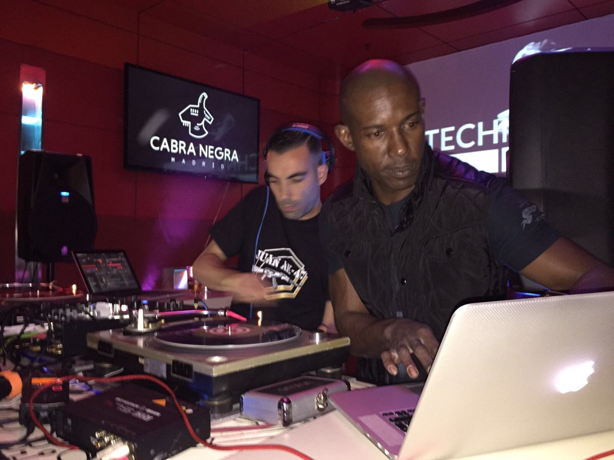 juantechnopasio's tweet photo. Juan Ak-47 y Murphy Techno Experience Live https://t.co/wuAKZtYcdA