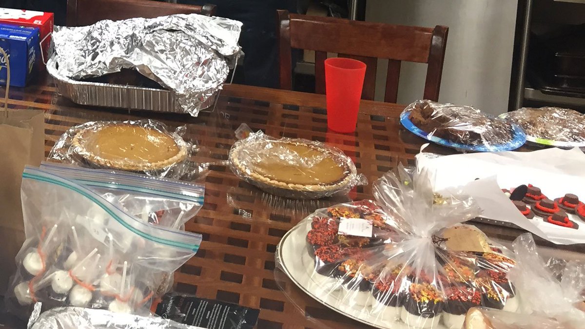 Cooper City residents surprise BSO firefighters with Thanksgiving Day treats fw.to/QuT6iHc?utm_me… https://t.co/Q6oxVGxhQ0