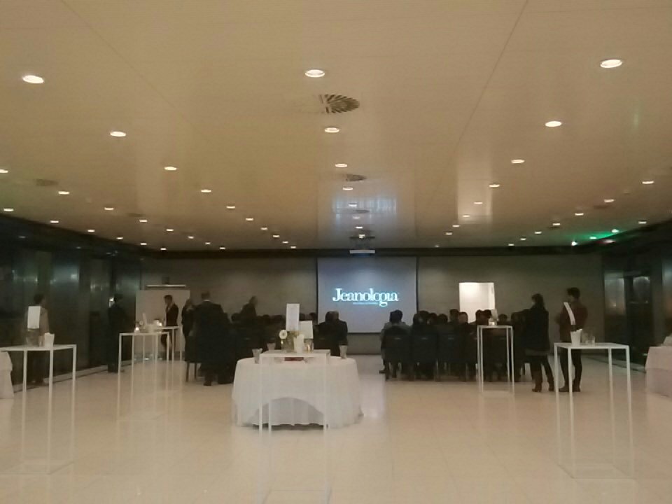 DircomCVM's tweet photo. Comienza nuestro #Medcom. Enrique Silla habla de #jeanologia. #Dircom #DircomCVm https://t.co/WcBHE8YvWc