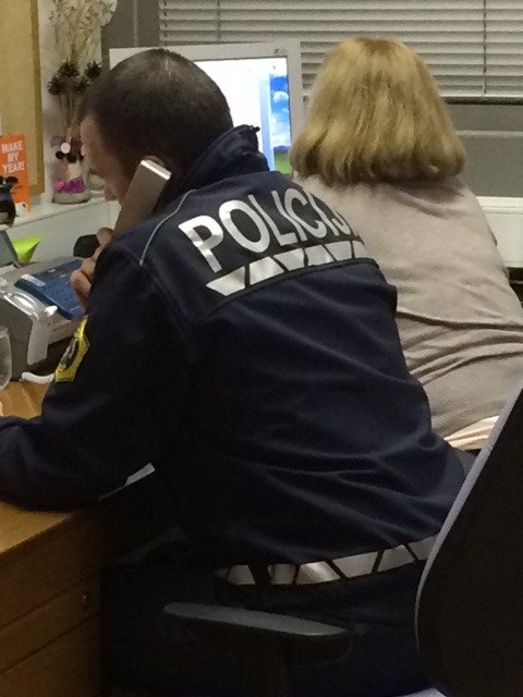 SOStelefon's tweet photo. 0801155 @SOStelefon danes do 22 h poleg svetovalke za pogovor na voljo tudi policistka in policist @policija_si #skupajustavimonasilje https://t.co/cCN8hqYaLn