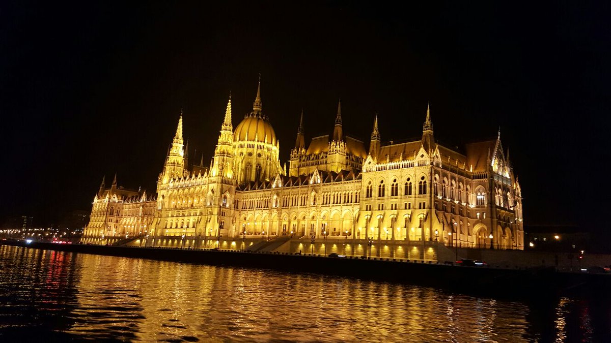 trickrick88's tweet photo. Great time in Budapest with great friends and good memories 🖒 https://t.co/XbpBBOHJ17