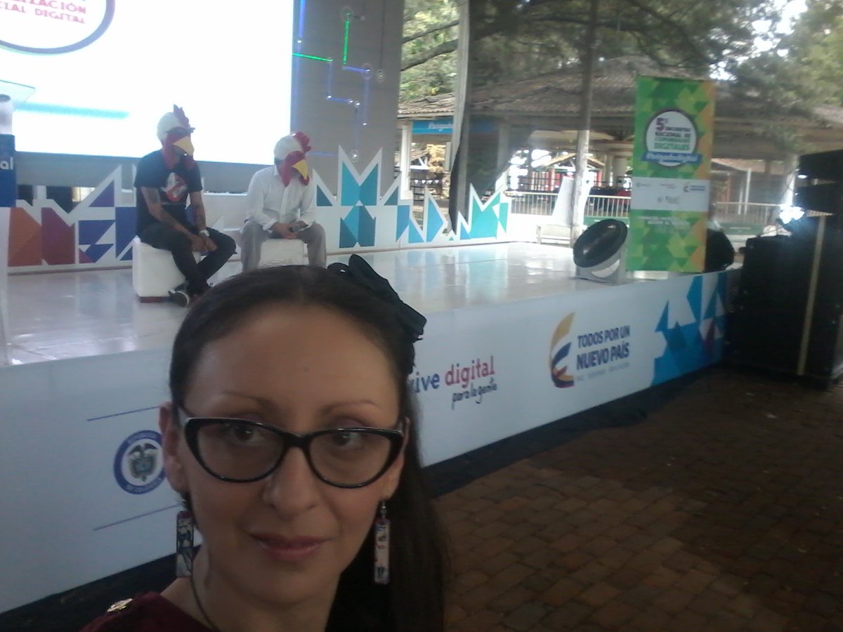 Juana_Dulce's tweet photo. Los locos más lúcidos de la "información" en medios digitales en el #CD2016 👉 @actualidadpanam 👈 #BrigadaDigital https://t.co/TsOAtw2Krw