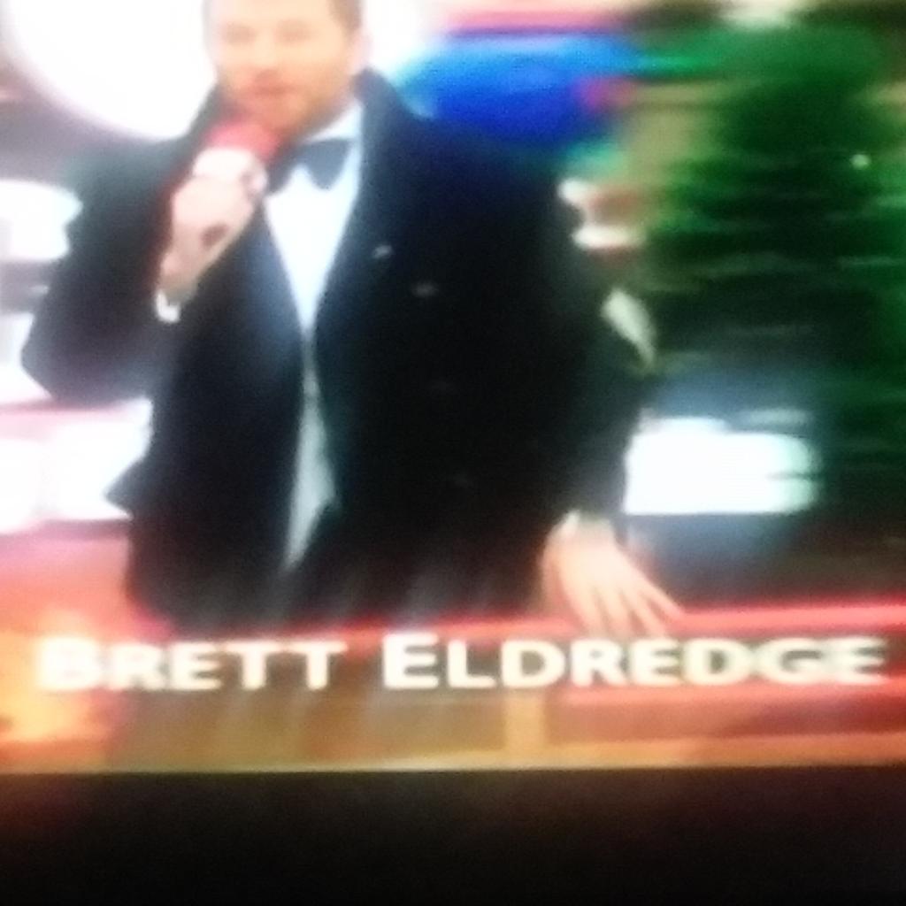 dulce_powell's tweet photo. Brett was just on the macy's thanksgiving parade. https://t.co/bPRg0ASLB4