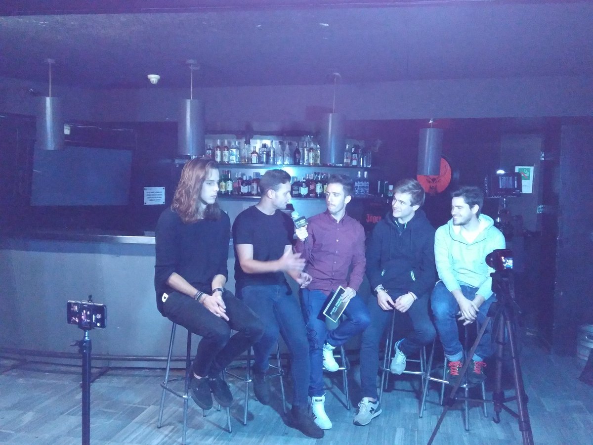 Entrevista al grupo <a href="/DHIoficial/">DHI</a> por Nico de #PonMusica en la <a href="/salabecoolbcn/">Sala BeCool</a>