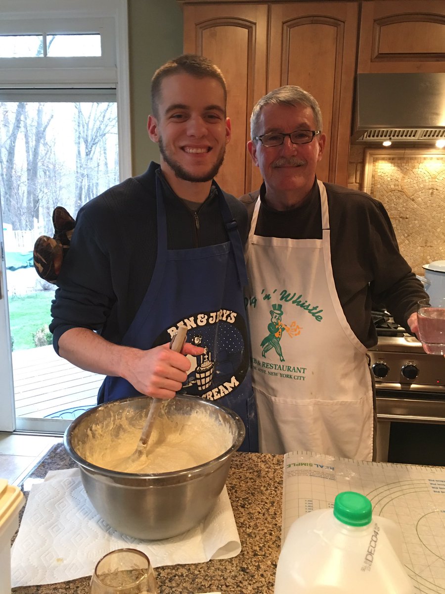 zkautz's tweet photo. Happy Thanksgiving everyone!! #ChefZach https://t.co/304KODW2lN