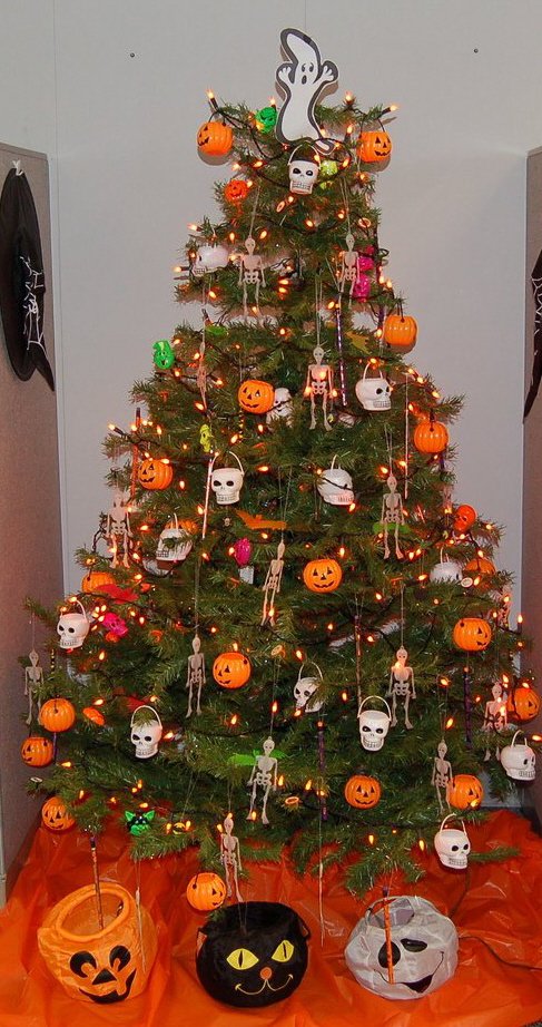 PrimeMerch's tweet image. ift.tt/2fWwISL &amp;gt;Thanksgiving Is The Last Day To Remove Halloween Decor!