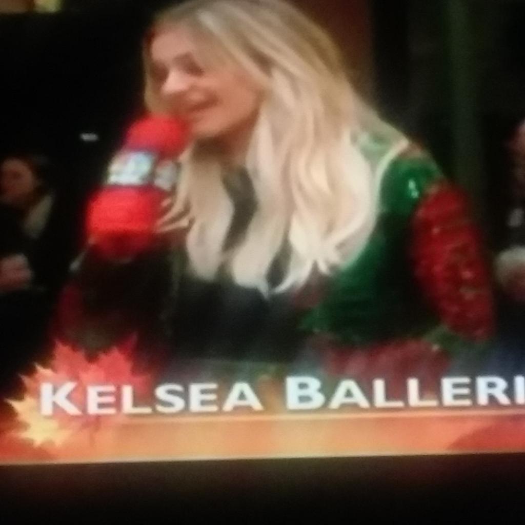 dulce_powell's tweet photo. Kelsea was just on the macy's thanksgiving parade. https://t.co/ctHjEBr5Qr