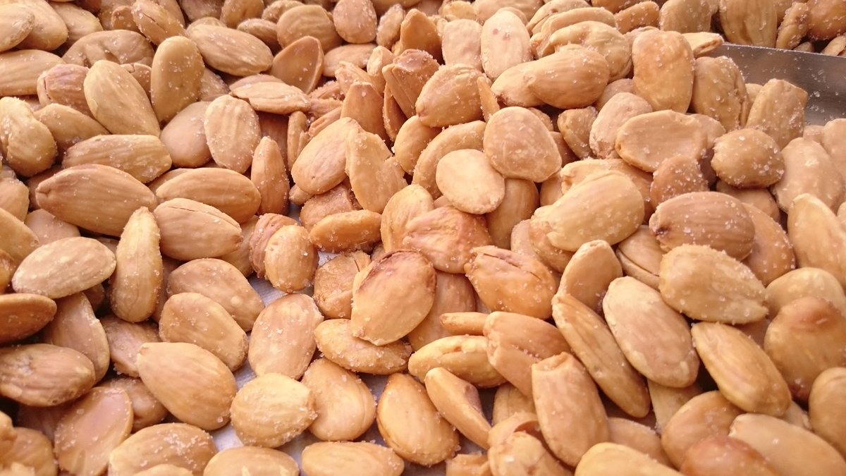 freidurialaisla's tweet photo. Almendras recién fritas de @freidurialaisla 
RT. Si te gustaría probarlas
FAV. Si ya las has probado #frutossecos #otoño #freiduria #sevilla https://t.co/RfUYe0YI1M