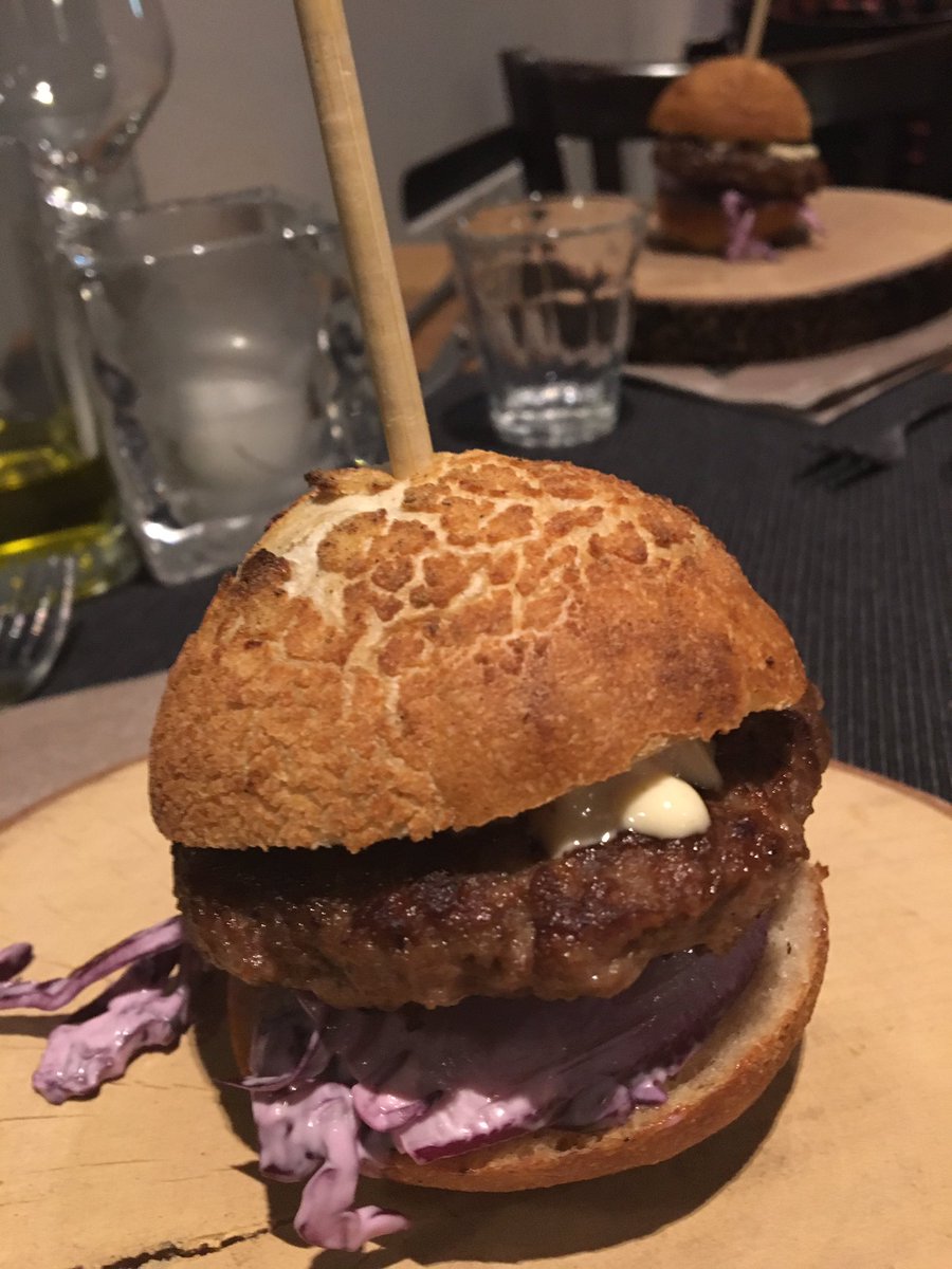 devierbroers's tweet photo. Wildzwijn burgertje en een wildgerecht met eendenborst en eendenbout #wildavond https://t.co/eo75LJChR3