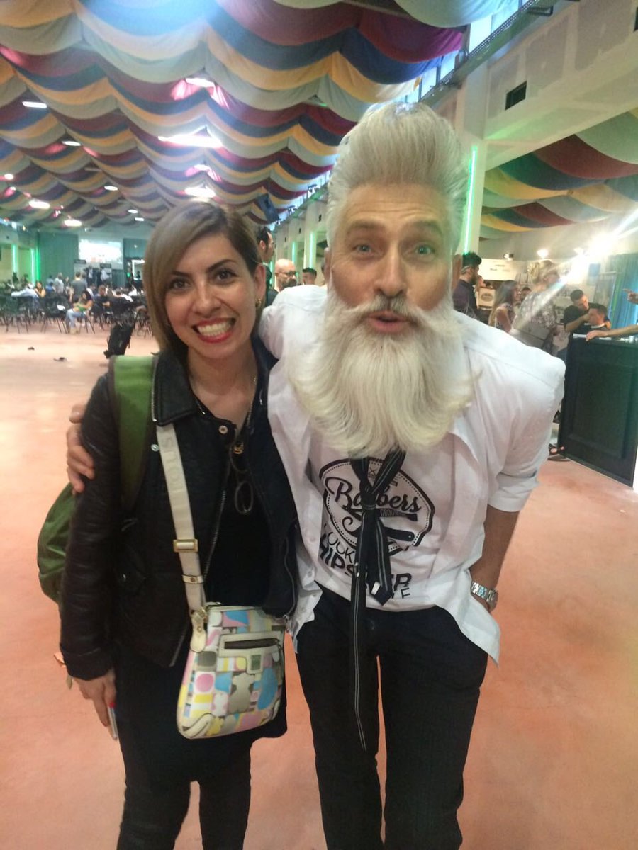 eri_ktr's tweet photo. International Barber Convention, Italia #barbergirl #hairstylist #beard https://t.co/YNpQFC2uYP