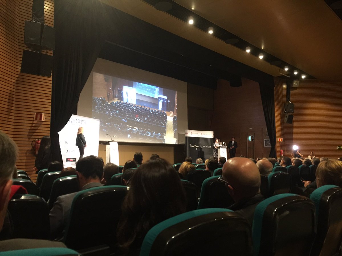 _GranadaOnline_'s tweet photo. Hoy apoyamos de nuevo a nuestra cuidad en los Premios Duque San Pedro de Galatino en su XVIII edición #WeLoveGRX @AGARCIAGO_59 @TayoBetoret https://t.co/4KhQjjxUwi