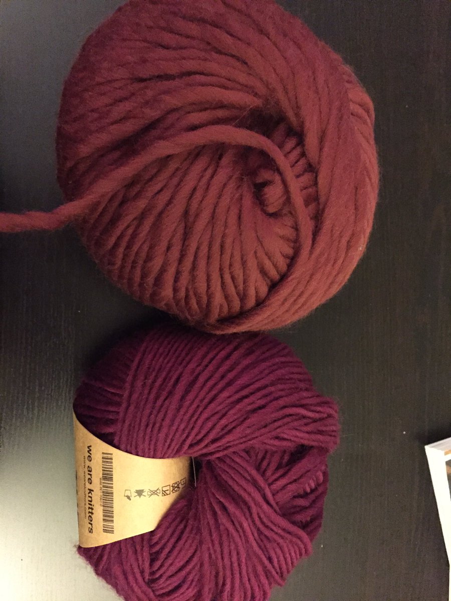 MerryGigi's tweet photo. Bonjour @weareknittersFR les deux pelotes sont censées etre "vin", décue par la version petite wool presque violette https://t.co/jy9dnh78OI