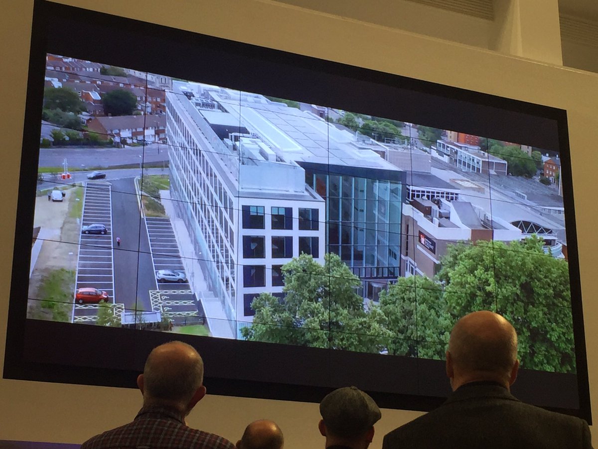 SolentUni's tweet photo. @osamasmkhan explains why #SolentSpark is so brilliant at #SolentDesignAwards https://t.co/cZH5dDTD8Y